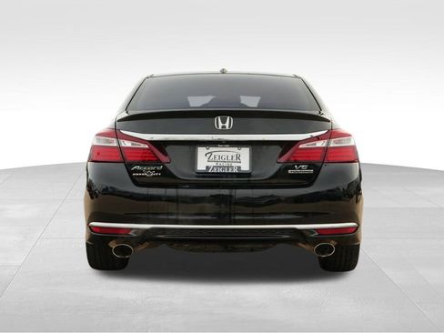 Used 2016 Honda Accord Touring image 6