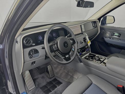 New 2026 Rolls-Royce Cullinan AWD/4WD image 11