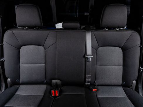 Used 2024 Chevrolet Colorado Trail Boss w/ Technology Package AWD/4WD image 35