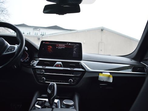 Used 2023 BMW 530e xDrive w/ Executive Package image 31