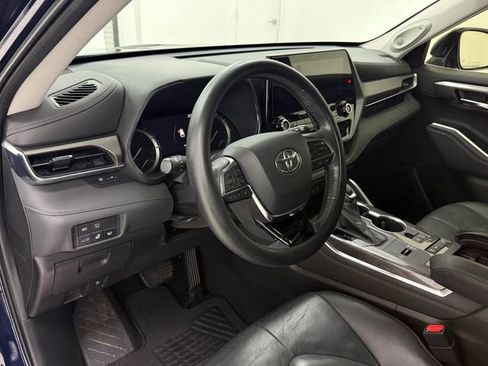 Used 2021 Toyota Highlander Limited FWD image 8