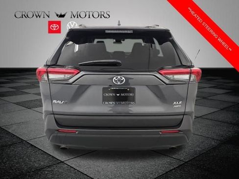 Used 2021 Toyota RAV4 XLE Premium image 5