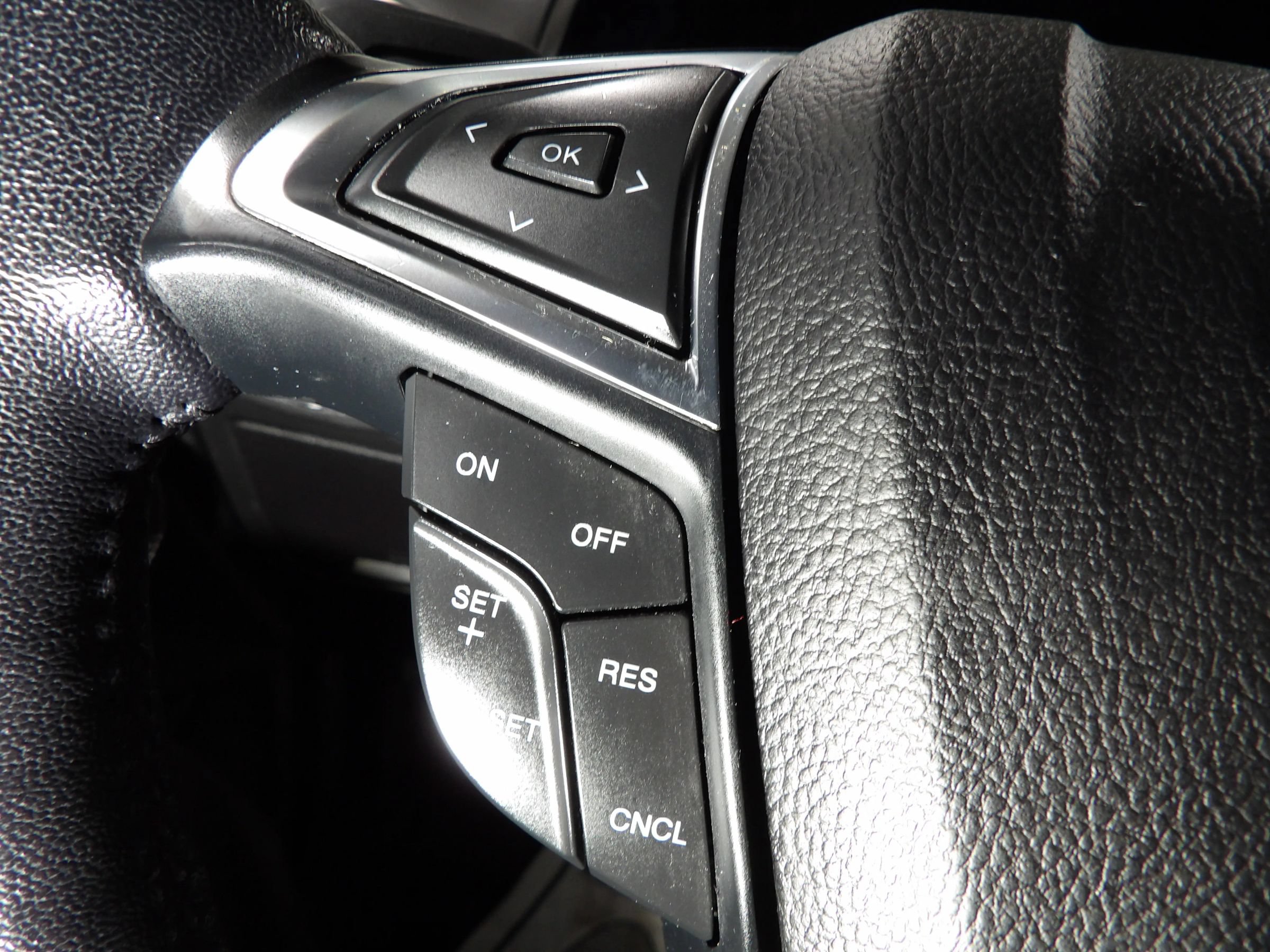 Used 2023 Ford Edge Titanium AWD/4WD image 25