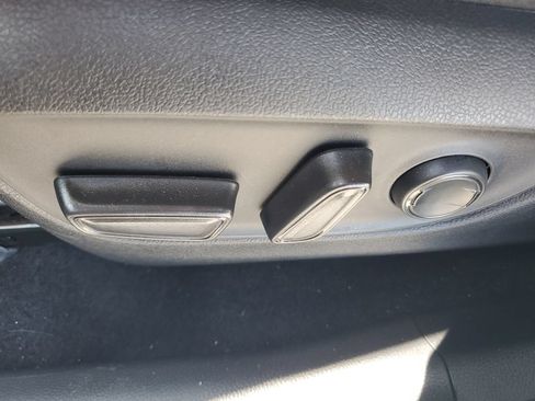 Used 2025 Toyota RAV4 XLE FWD image 16