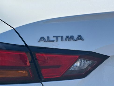 Used 2025 Nissan Altima 2.5 SV FWD image 27
