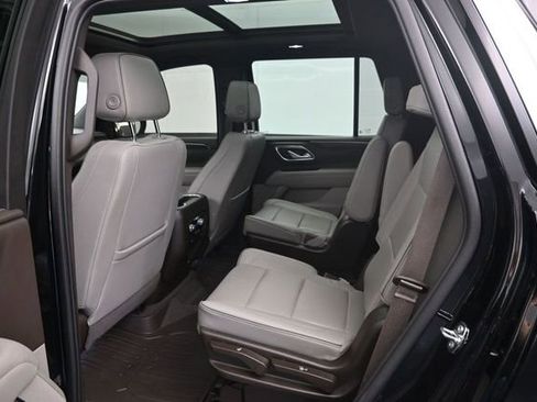 Used 2023 GMC Yukon SLT w/ SLT Premium Package AWD/4WD image 10