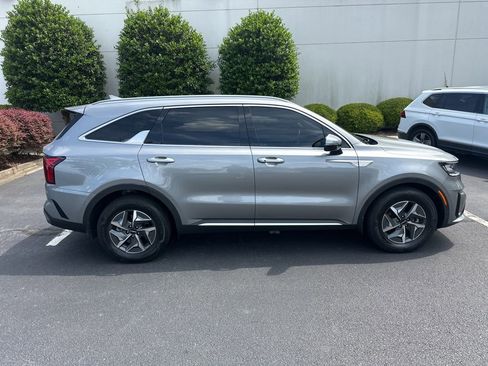 Used 2023 Kia Sorento EX FWD image 2