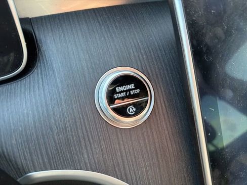 Used 2022 Mercedes-Benz C 300 4MATIC Sedan image 32