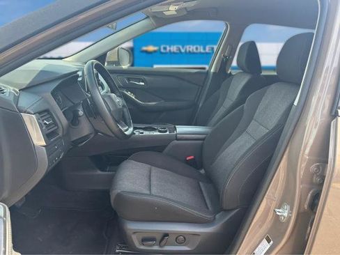 Used 2025 Nissan Rogue SV AWD/4WD image 18