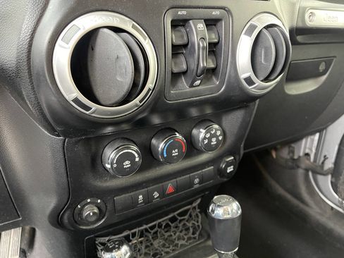 Used 2013 Jeep Wrangler Unlimited Sahara w/ Connectivity Group image 11