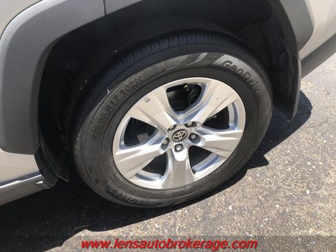 Used 2021 Toyota RAV4 XLE AWD/4WD image 23