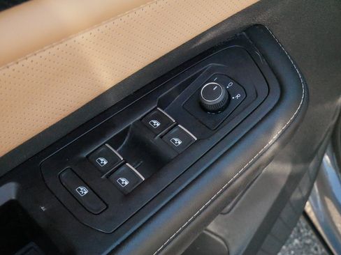 Certified 2024 Volkswagen Atlas Cross Sport SEL R-Line AWD/4WD image 19