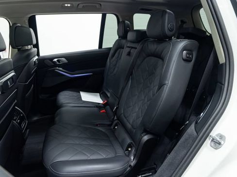 Used 2025 BMW X7 xDrive40i AWD/4WD image 23