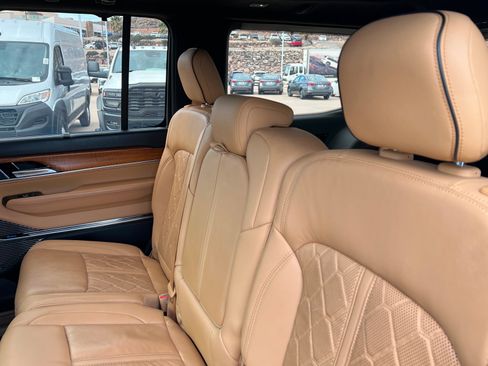 Used 2022 Jeep Grand Wagoneer Series III w/ HD Trailer Tow Package image 20