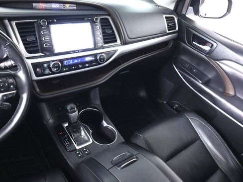 Used 2018 Toyota Highlander XLE AWD/4WD image 32