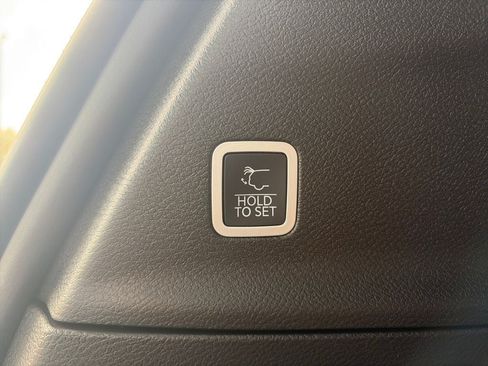 New 2027 Chrysler Pacifica Select FWD image 10