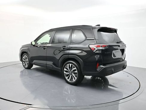 Used 2025 Subaru Forester Touring AWD/4WD image 5