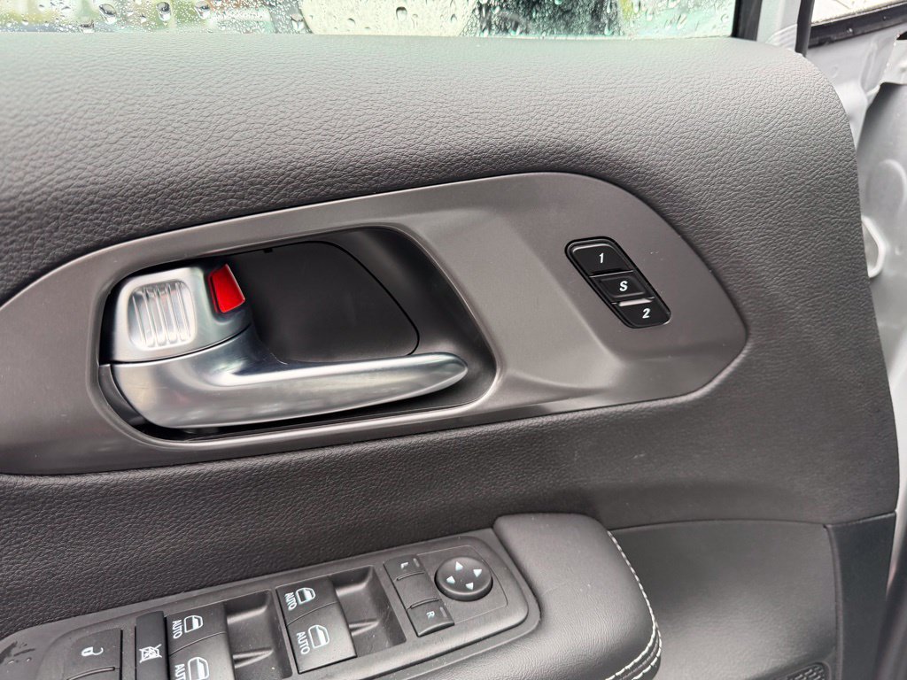 New 2026 Chrysler Pacifica Select FWD image 14