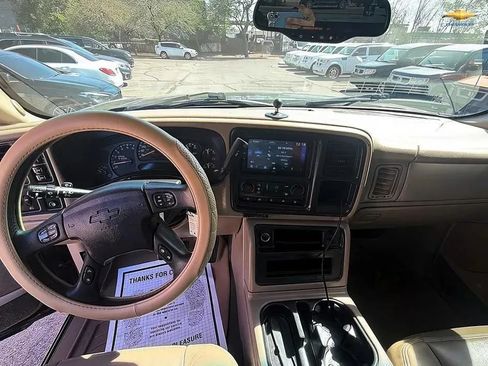Used 2004 Chevrolet Avalanche 2500 w/ Preferred Equipment Group AWD/4WD image 25