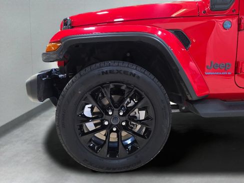 Certified 2025 Jeep Wrangler Unlimited Sahara AWD/4WD image 24
