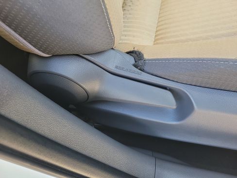 Used 2018 Toyota Prius Four image 9