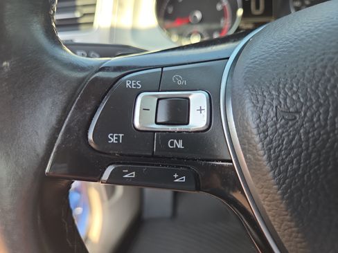 Used 2016 Volkswagen Golf S FWD image 25