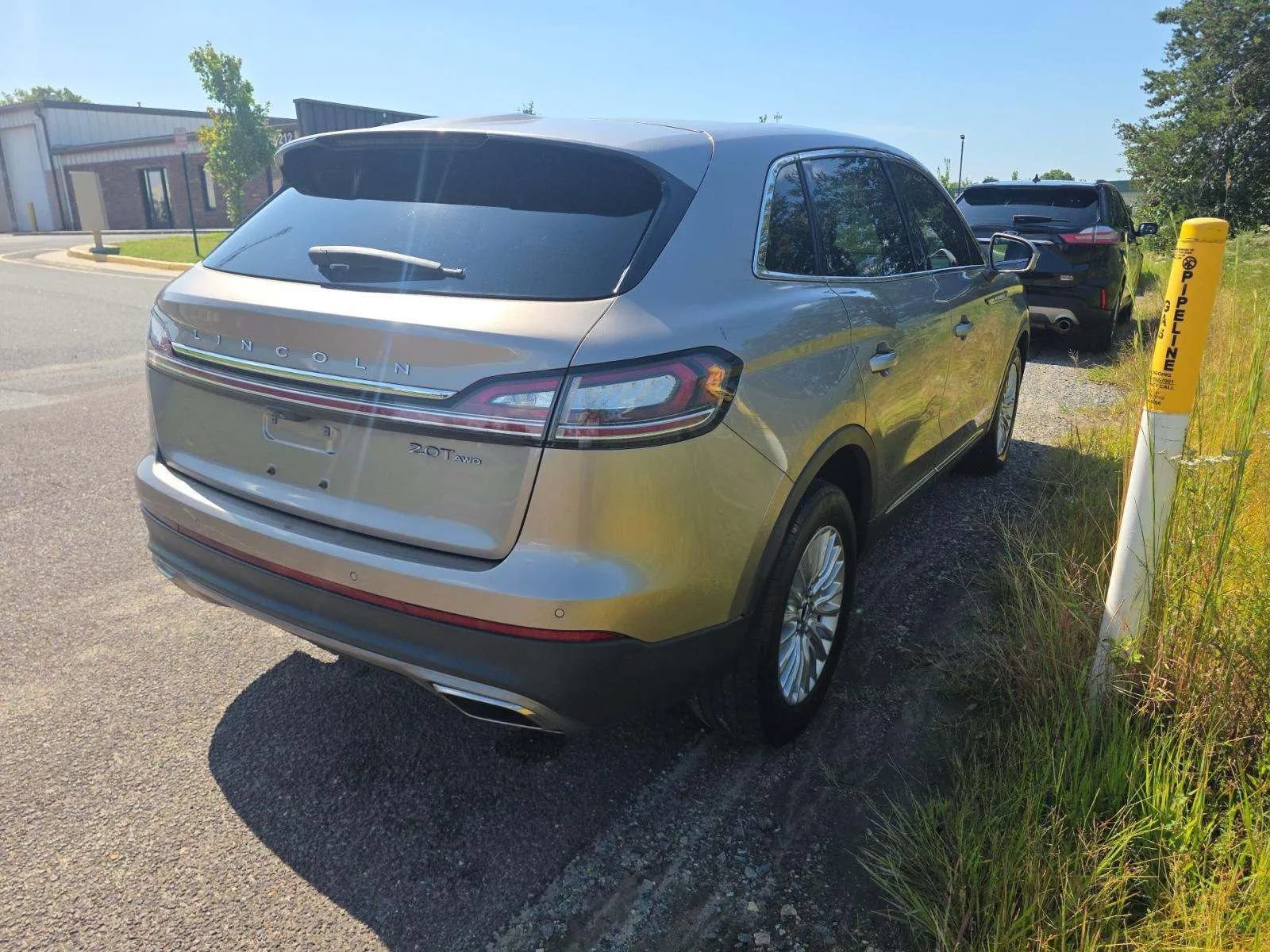 Used 2019 Lincoln Nautilus Premier AWD/4WD image 3
