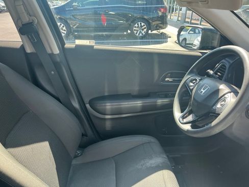 Used 2021 Honda HR-V EX image 4