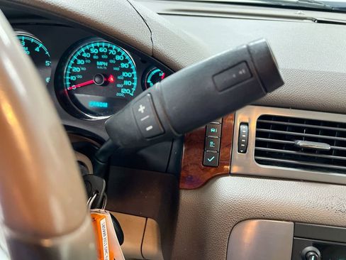 Used 2011 GMC Yukon XL SLE image 16