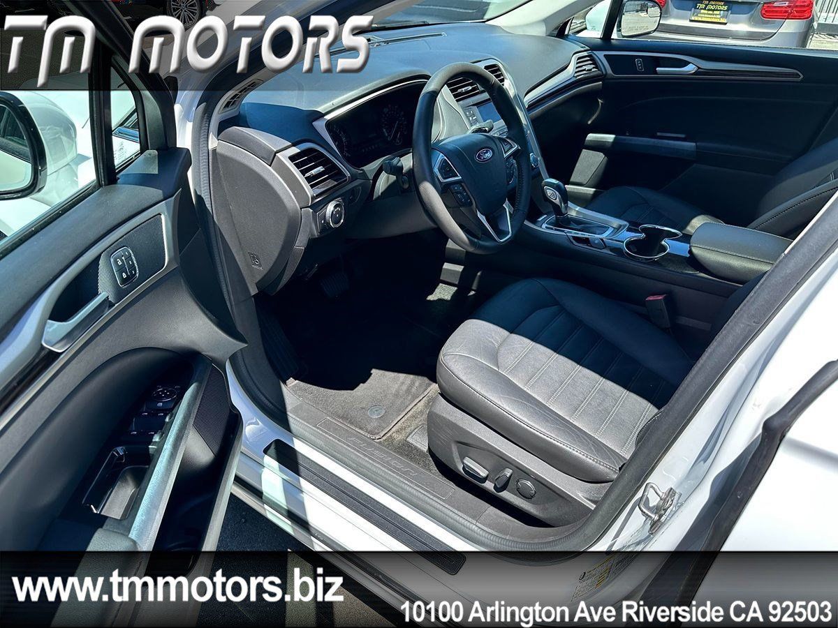 Used 2016 Ford Fusion SE w/ Equipment Group 202A FWD image 6