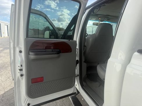 Used 2006 Ford F350 Lariat image 56