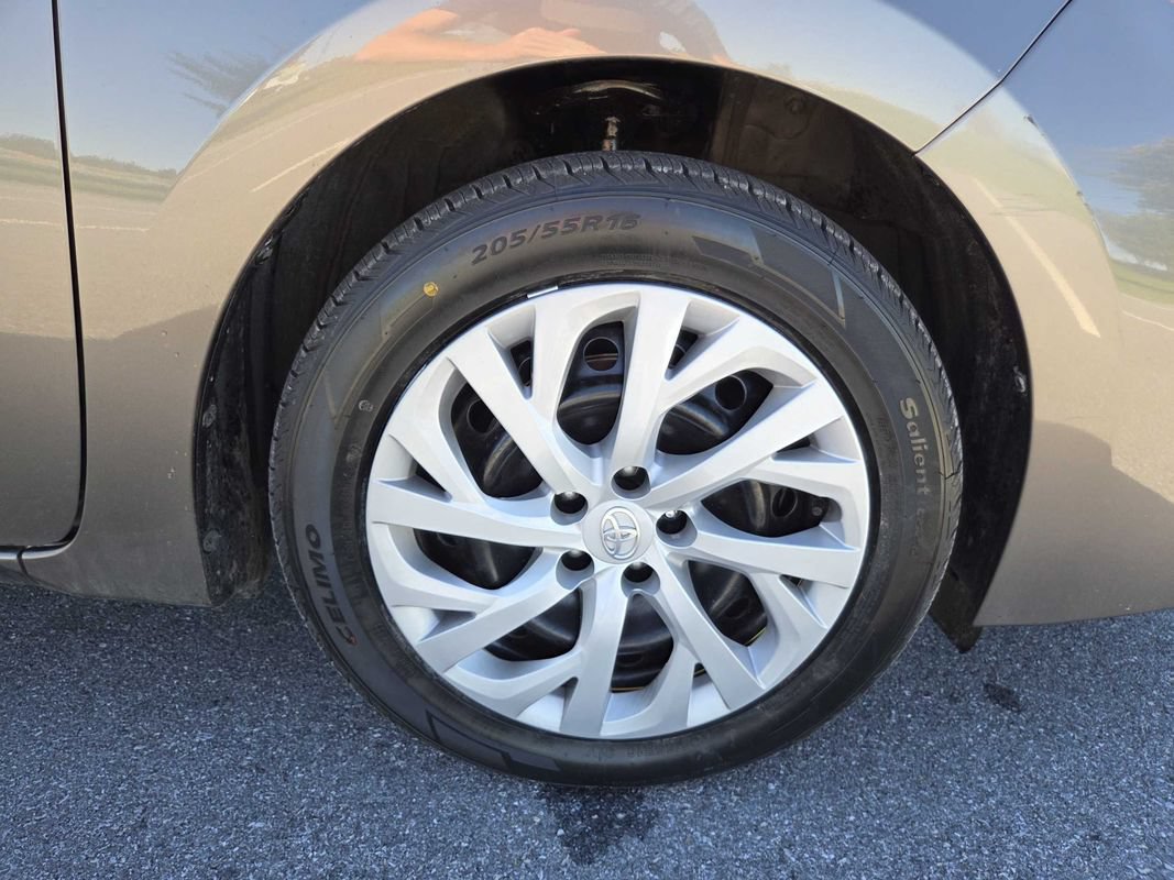 Used 2019 Toyota Corolla LE FWD image 28