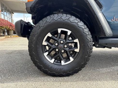Used 2025 Jeep Wrangler Unlimited Rubicon AWD/4WD image 14