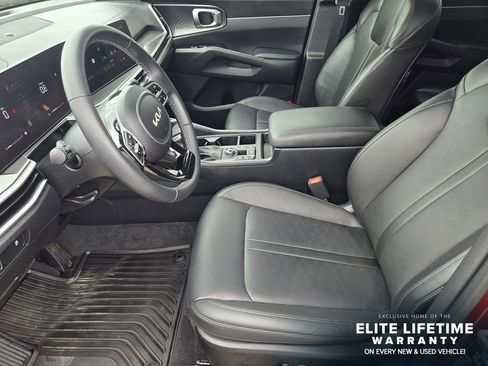Certified 2025 Kia Sorento S FWD image 11