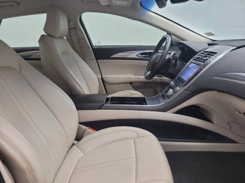 Used 2020 Lincoln MKZ image 21