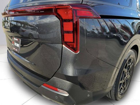Used 2025 Kia Carnival SX w/ SX Dark Edition Package image 15