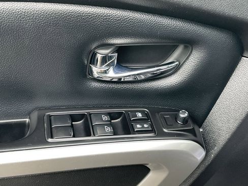 Used 2018 Nissan Titan SV w/ SV Convenience Package image 29