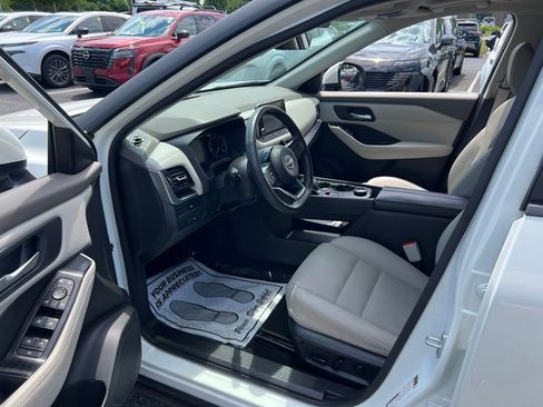 Certified 2023 Nissan Rogue SV w/ SV Premium B Package AWD/4WD image 30