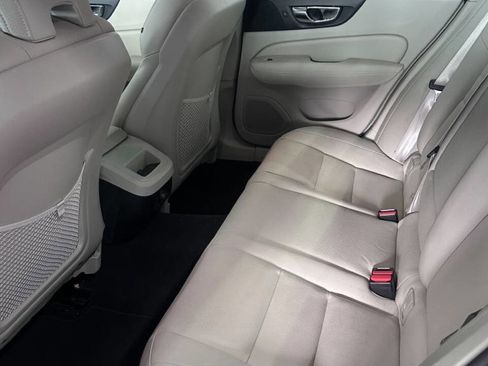 Used 2020 Volvo S60 T5 Momentum image 10