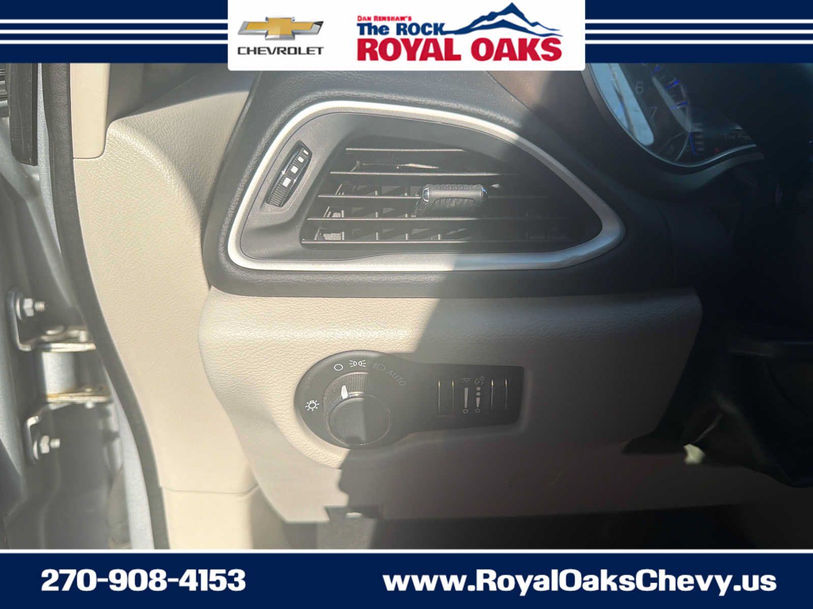 Used 2023 Chrysler Voyager LX FWD image 21