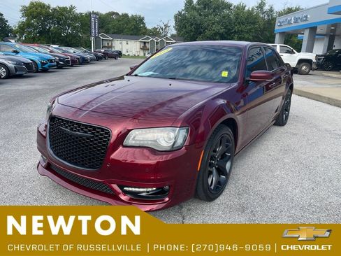 Used 2023 Chrysler 300 Touring L w/ Popular Equipment Group RWD image 3