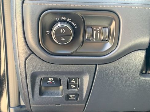 Certified 2025 RAM 1500 Tungsten w/ Off Road Group AWD/4WD image 32
