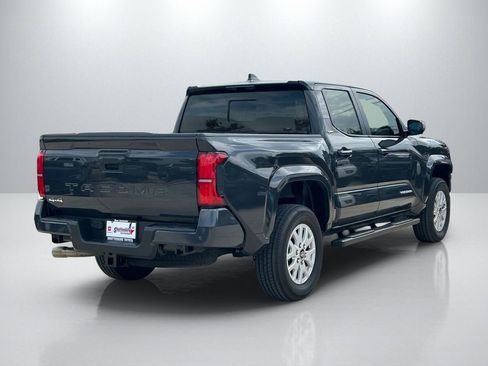Certified 2025 Toyota Tacoma SR5 AWD/4WD image 5