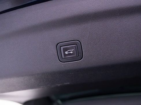 Used 2021 Chevrolet Tahoe Premier w/ Premium Package AWD/4WD image 32