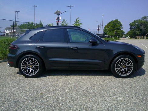 Used 2018 Porsche Macan AWD/4WD image 17