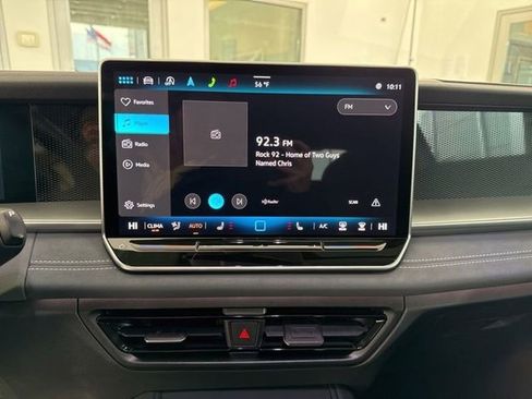 Used 2025 Volkswagen Tiguan SE image 28