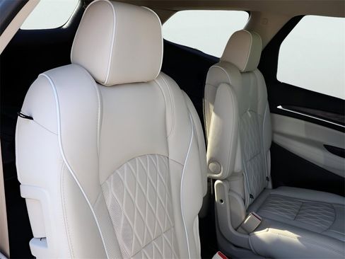 Used 2023 Buick Enclave Avenir w/ Avenir Technology Package image 14