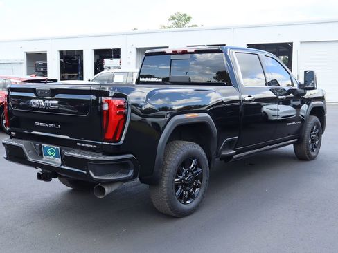 Used 2024 GMC Sierra 3500 Denali Ultimate AWD/4WD image 9