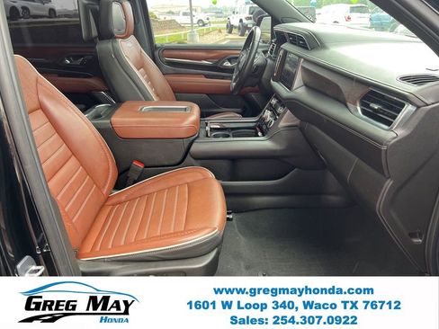 Used 2023 GMC Yukon XL Denali Ultimate AWD/4WD image 12
