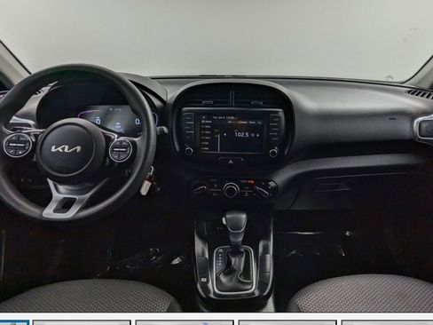 Used 2025 Kia Soul LX w/ LX Technology Package FWD image 3